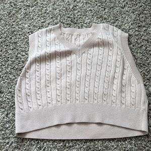 Cable Knit Sleeveless Sweater Vest